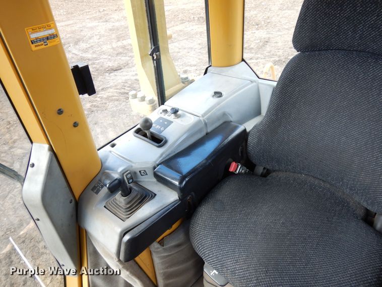 image for item IT9333 2004 Caterpillar D6N  dozer