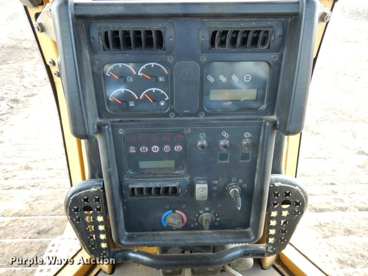 image for item IT9333 2004 Caterpillar D6N  dozer