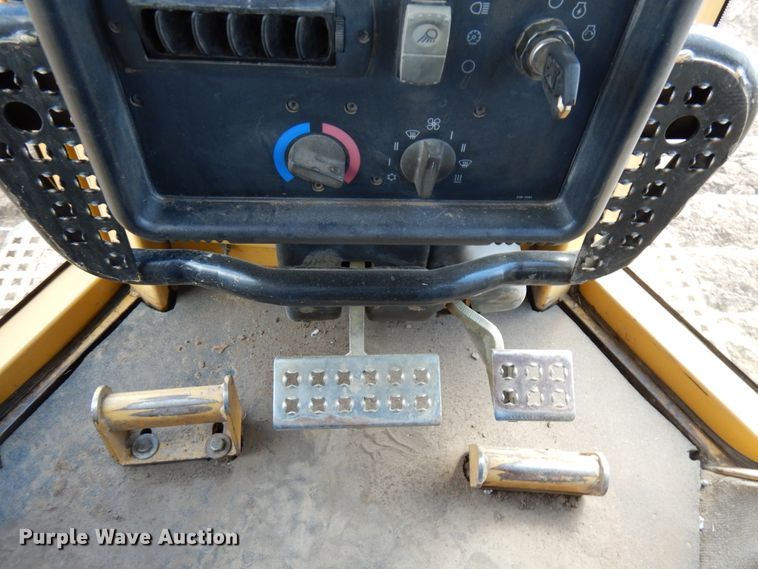 image for item IT9333 2004 Caterpillar D6N  dozer