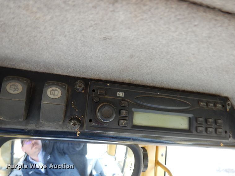 image for item IT9333 2004 Caterpillar D6N  dozer