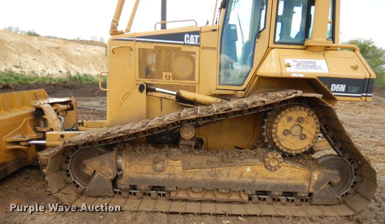 image for item IT9333 2004 Caterpillar D6N  dozer