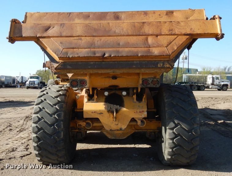 image for item IT9356 2006 John Deere 350D  haul truck