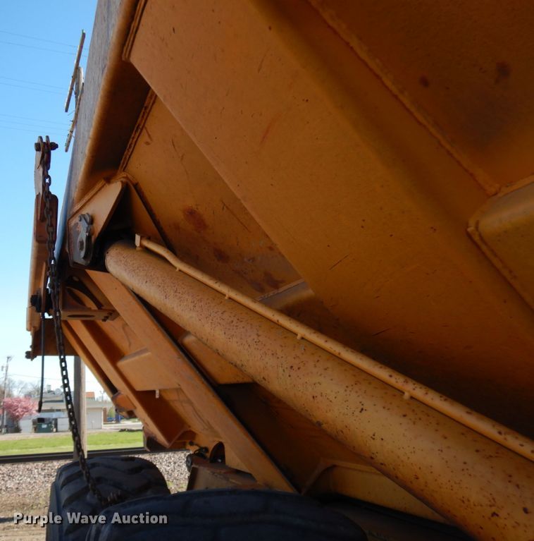 image for item IT9356 2006 John Deere 350D  haul truck