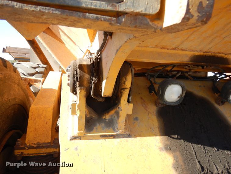 image for item IT9356 2006 John Deere 350D  haul truck