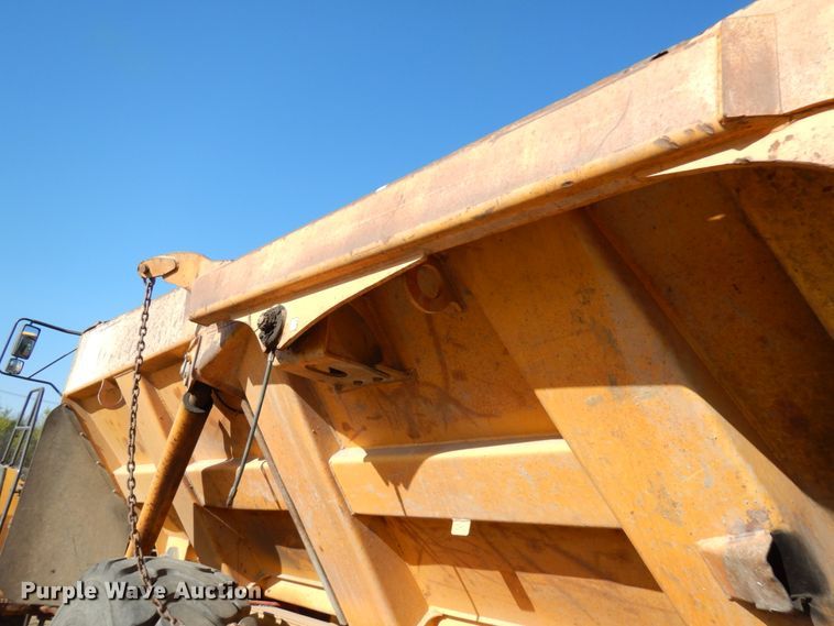 image for item IT9356 2006 John Deere 350D  haul truck