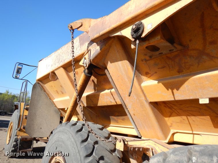 image for item IT9356 2006 John Deere 350D  haul truck