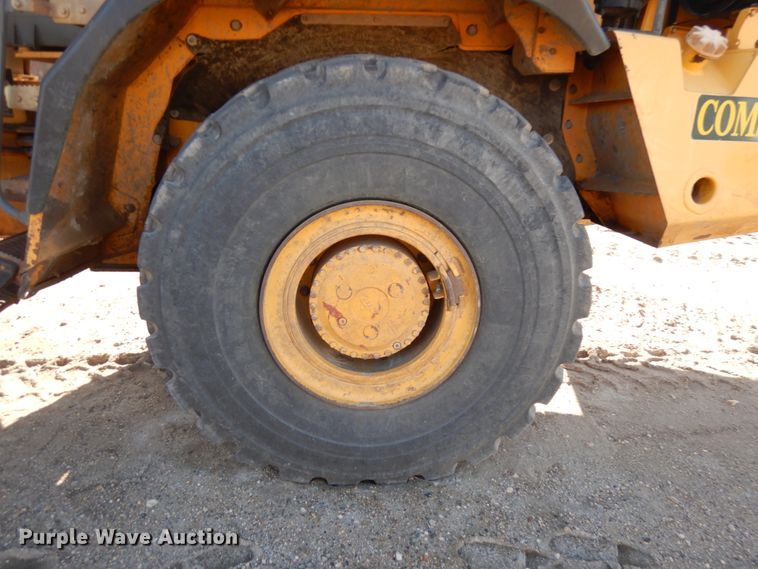 image for item IT9356 2006 John Deere 350D  haul truck