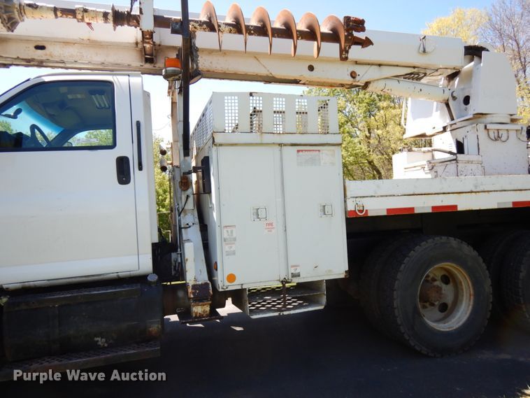 image for item IT9361 2005 Chevrolet C8500  digger derrick truck