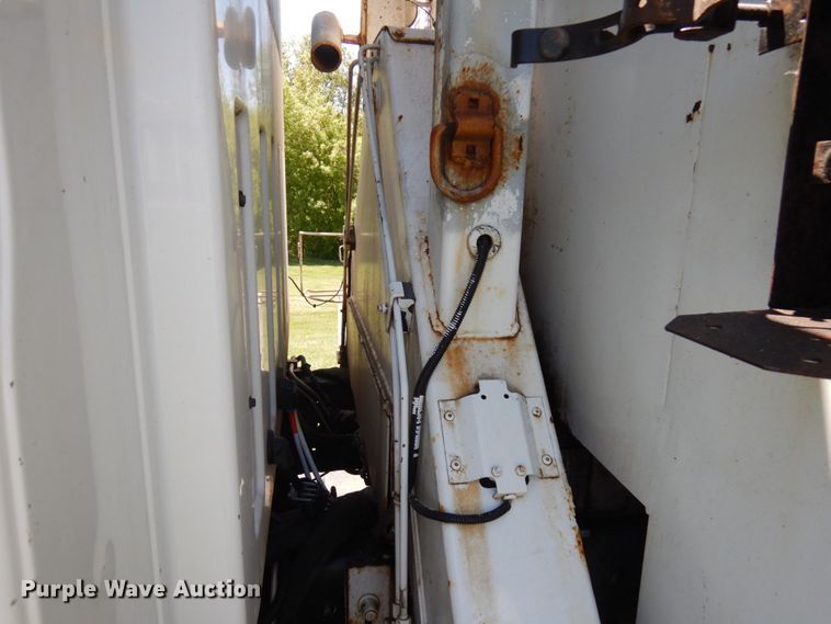 image for item IT9361 2005 Chevrolet C8500  digger derrick truck