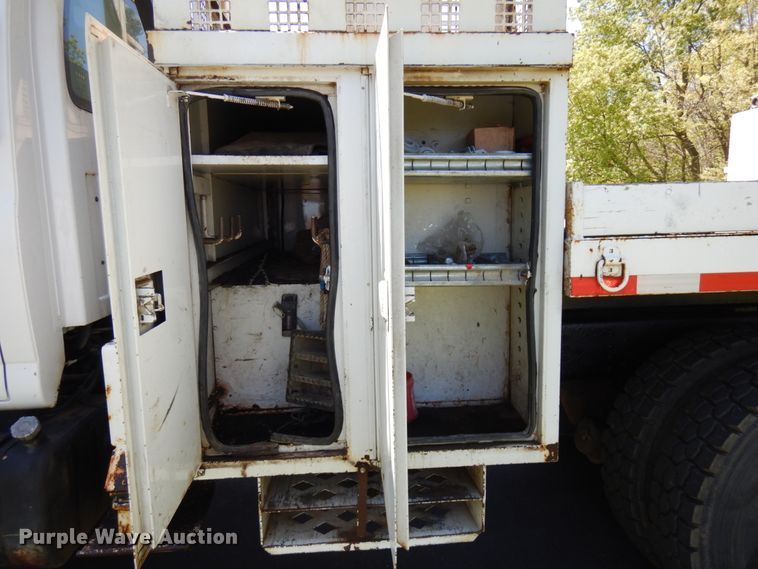 image for item IT9361 2005 Chevrolet C8500  digger derrick truck