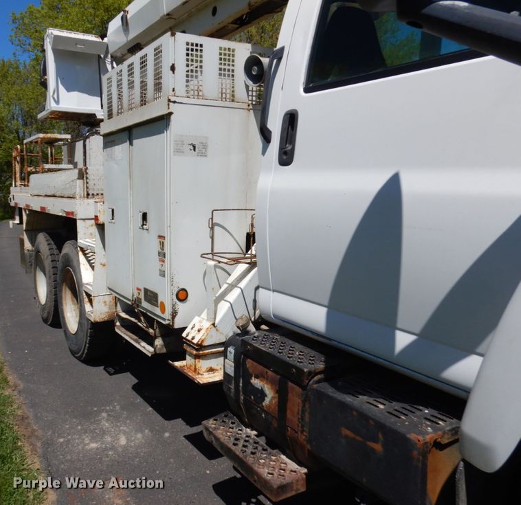 image for item IT9361 2005 Chevrolet C8500  digger derrick truck