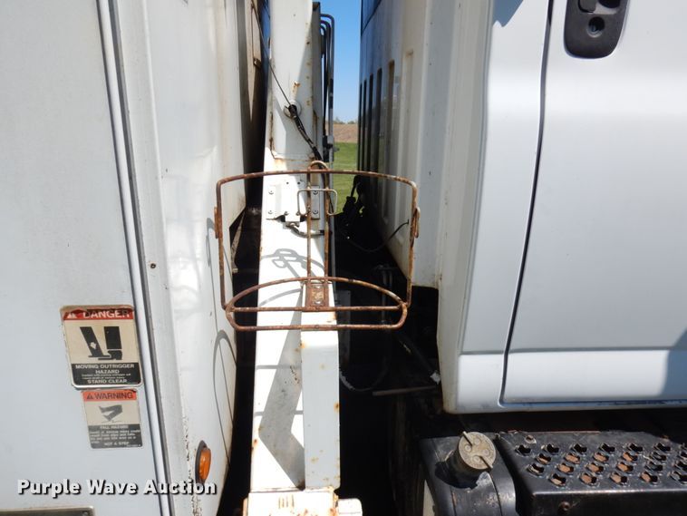 image for item IT9361 2005 Chevrolet C8500  digger derrick truck