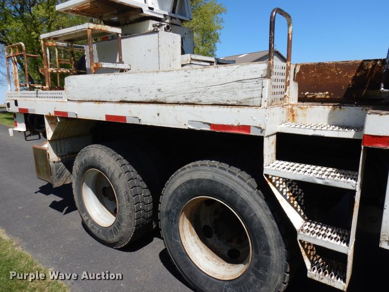 image for item IT9361 2005 Chevrolet C8500  digger derrick truck