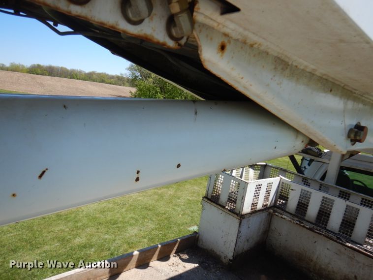 image for item IT9361 2005 Chevrolet C8500  digger derrick truck
