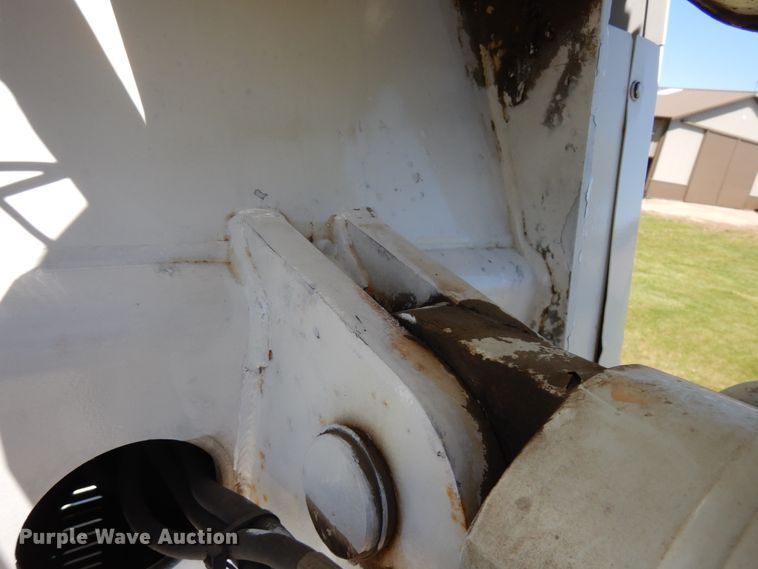 image for item IT9361 2005 Chevrolet C8500  digger derrick truck