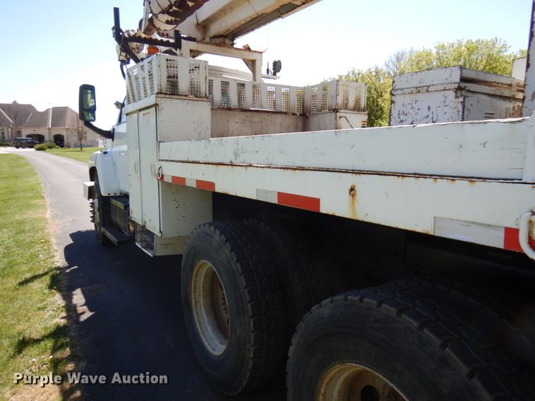 image for item IT9361 2005 Chevrolet C8500  digger derrick truck