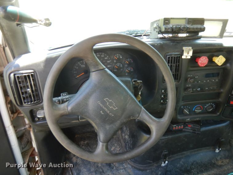 image for item IT9361 2005 Chevrolet C8500  digger derrick truck