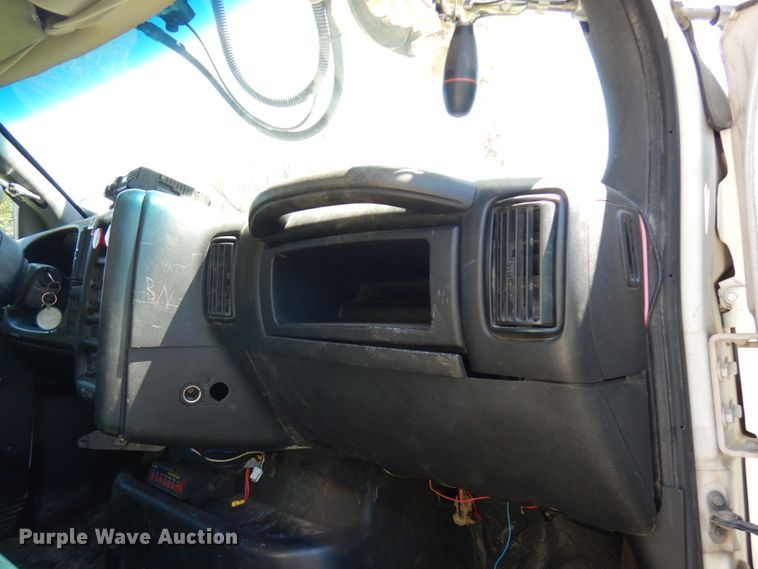 image for item IT9361 2005 Chevrolet C8500  digger derrick truck