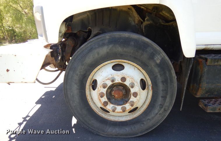 image for item IT9361 2005 Chevrolet C8500  digger derrick truck