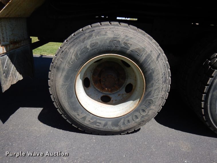 image for item IT9361 2005 Chevrolet C8500  digger derrick truck