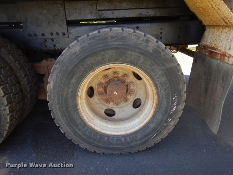 image for item IT9361 2005 Chevrolet C8500  digger derrick truck