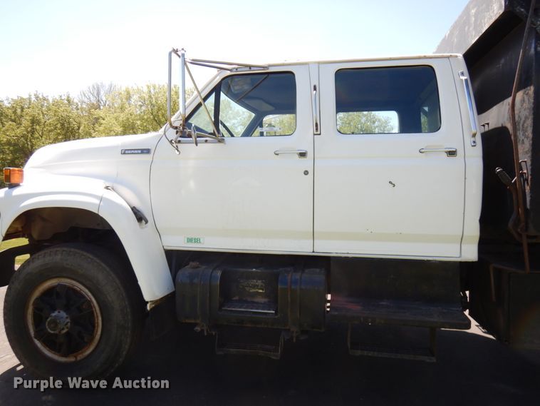 image for item IT9362 1995 Ford F800  dump truck