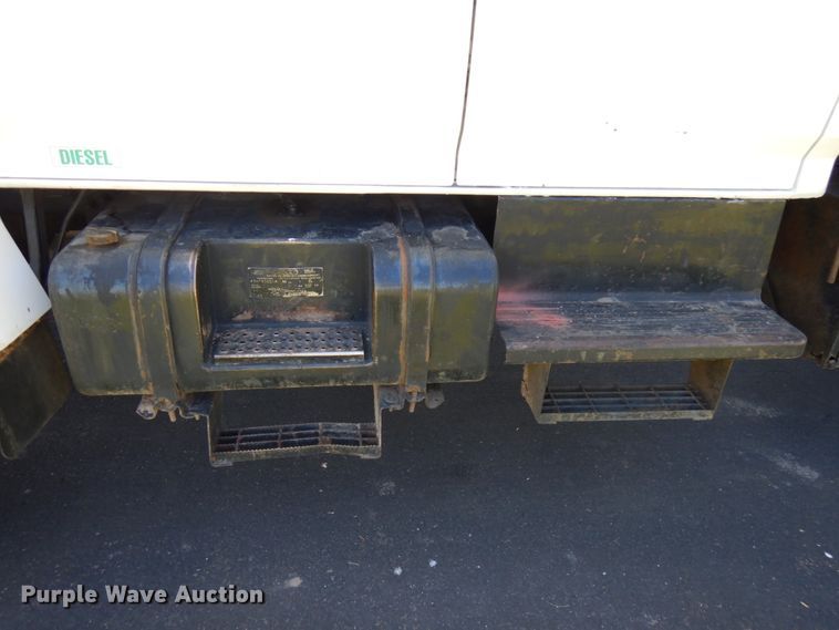 image for item IT9362 1995 Ford F800  dump truck