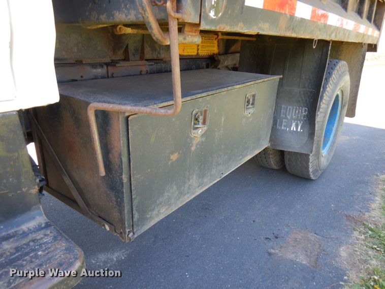 image for item IT9362 1995 Ford F800  dump truck