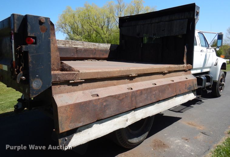 image for item IT9362 1995 Ford F800  dump truck