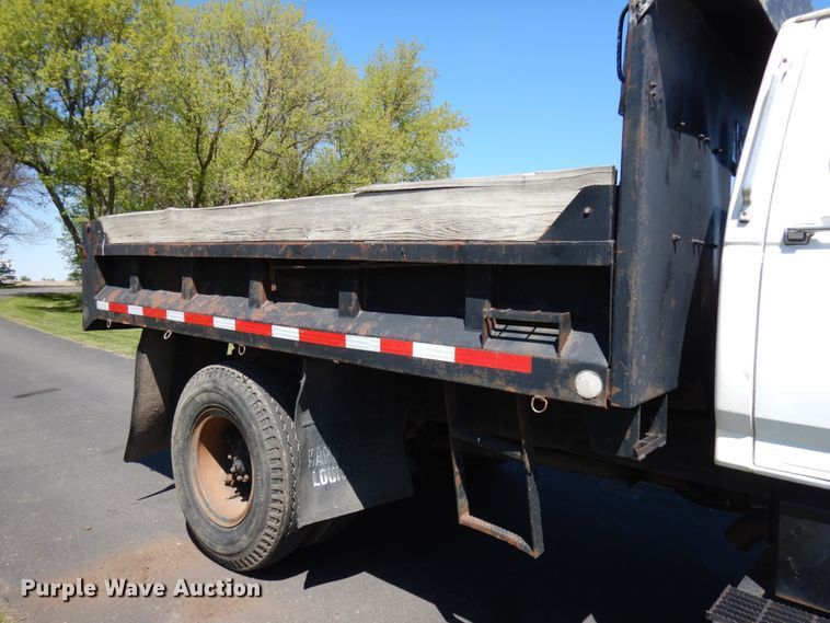 image for item IT9362 1995 Ford F800  dump truck