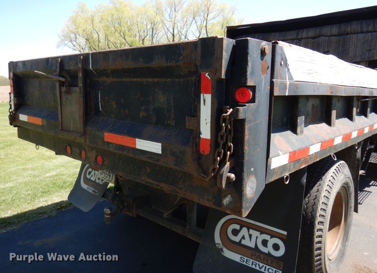 image for item IT9362 1995 Ford F800  dump truck