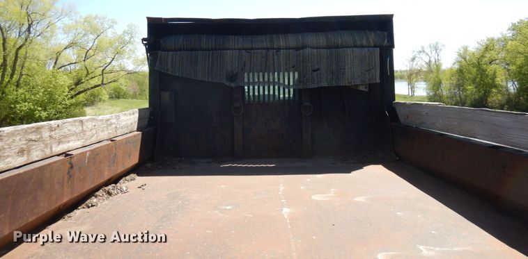 image for item IT9362 1995 Ford F800  dump truck