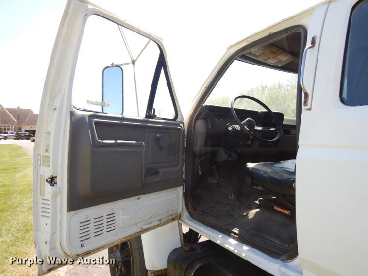 image for item IT9362 1995 Ford F800  dump truck