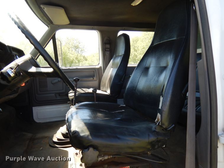 image for item IT9362 1995 Ford F800  dump truck