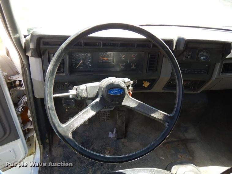 image for item IT9362 1995 Ford F800  dump truck