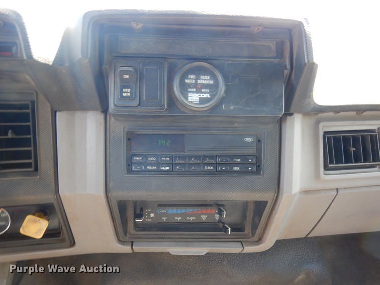 image for item IT9362 1995 Ford F800  dump truck