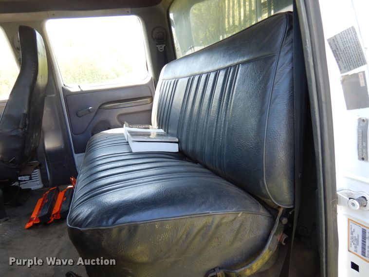 image for item IT9362 1995 Ford F800  dump truck