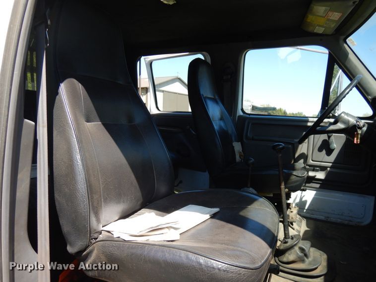 image for item IT9362 1995 Ford F800  dump truck