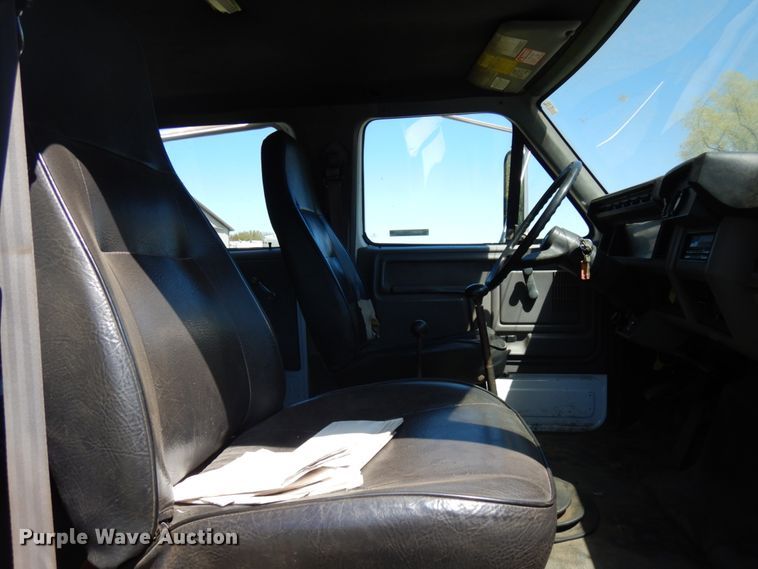 image for item IT9362 1995 Ford F800  dump truck