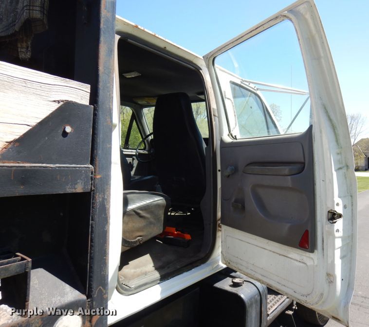 image for item IT9362 1995 Ford F800  dump truck