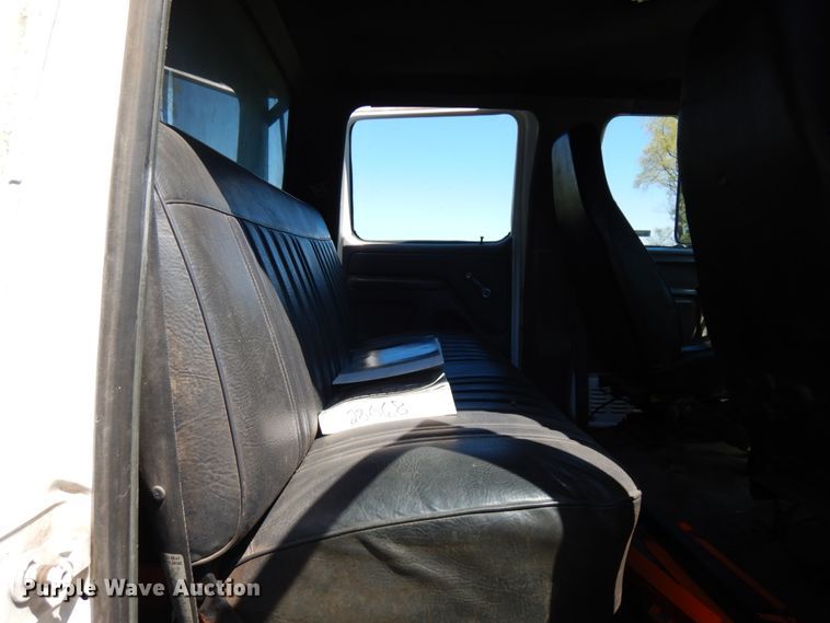 image for item IT9362 1995 Ford F800  dump truck