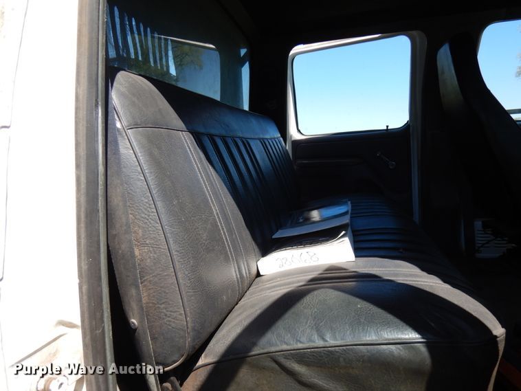 image for item IT9362 1995 Ford F800  dump truck