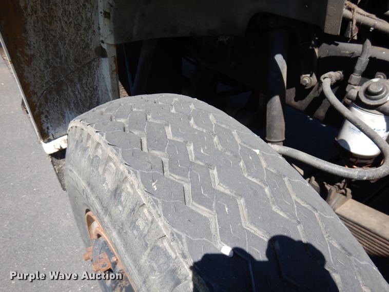 image for item IT9362 1995 Ford F800  dump truck