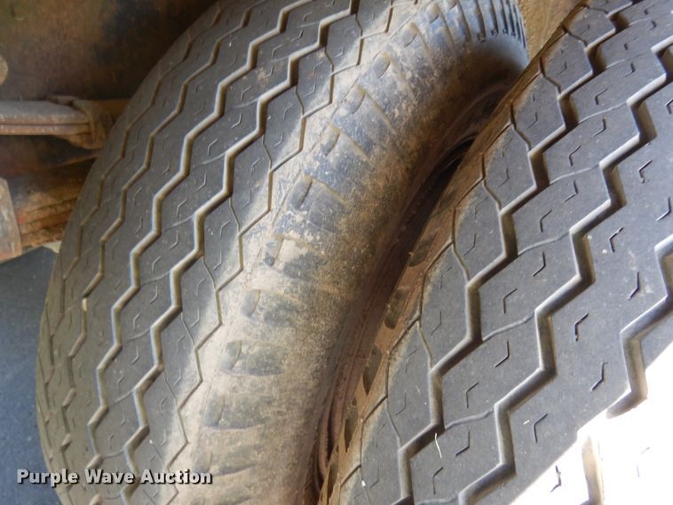 image for item IT9362 1995 Ford F800  dump truck