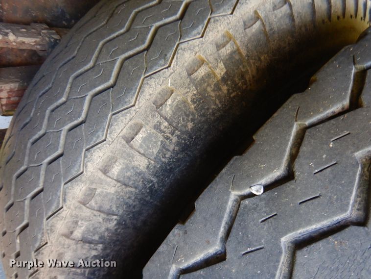 image for item IT9362 1995 Ford F800  dump truck