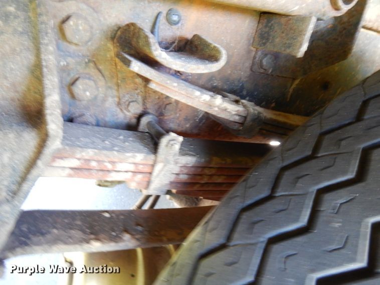 image for item IT9362 1995 Ford F800  dump truck