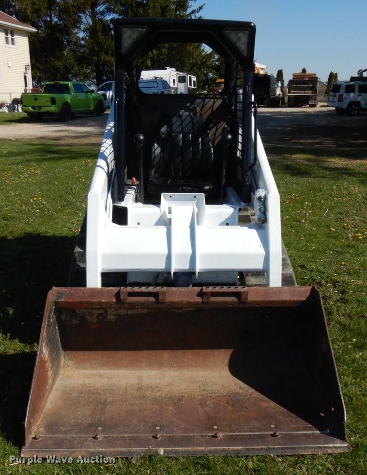 image for item IT9375 2008 Bobcat T140  tracked skid steer loader