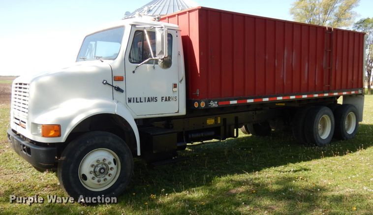 image for item IT9376 1990 International 8100  dump truck