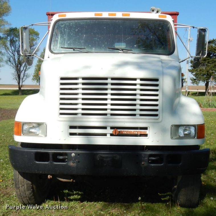 image for item IT9376 1990 International 8100  dump truck
