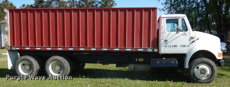 image for item IT9376 1990 International 8100  dump truck